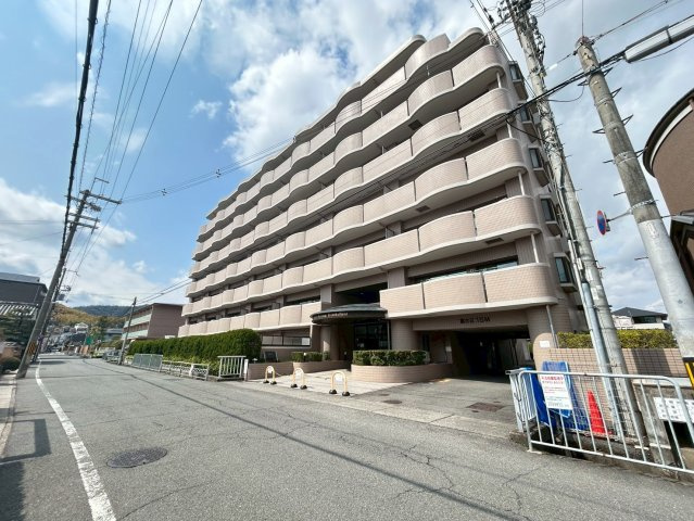 ライオンズマンション上桂　の外観|【令和6年12月リフォーム済】
洋室フローリング新調や畳表替え等…（R8.3撮影）