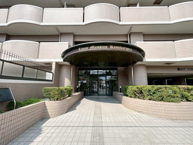 ライオンズマンション上桂　のエントランス|【令和6年12月リフォーム済】
実際におうちの中を見てみませんか？（R8.3撮影）