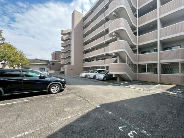 ライオンズマンション上桂　の駐車場|駐車場空ございます。お気軽にご相談ください。（令和6年12月現在）駐車場空ございます。お気軽にご相談ください。（令和6年12月現在）