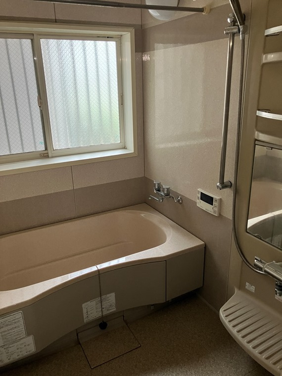 成城戸建の浴室