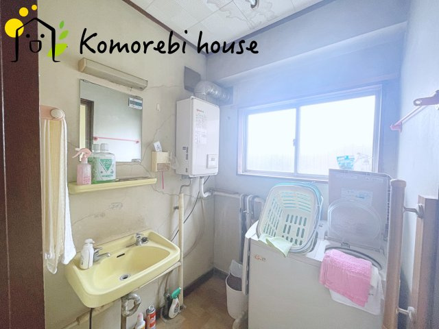 東営マンションの独立洗面台