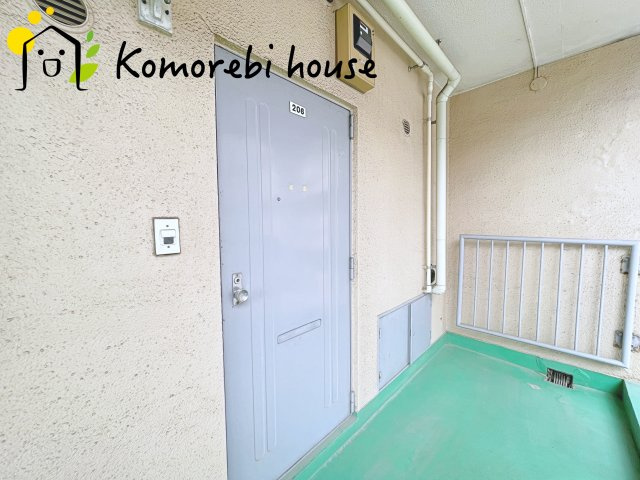 東営マンションの玄関