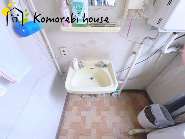東営マンションの独立洗面台