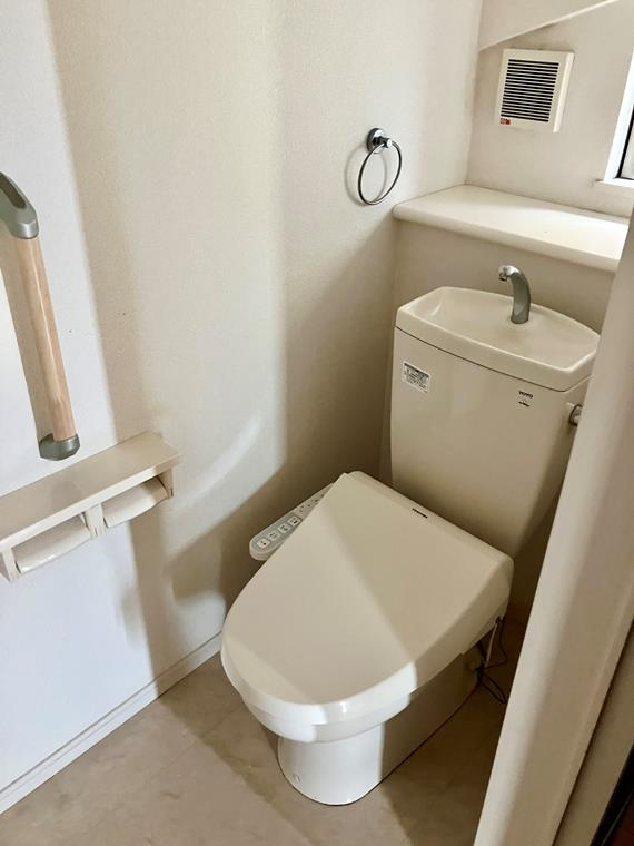 温水西戸建のトイレ