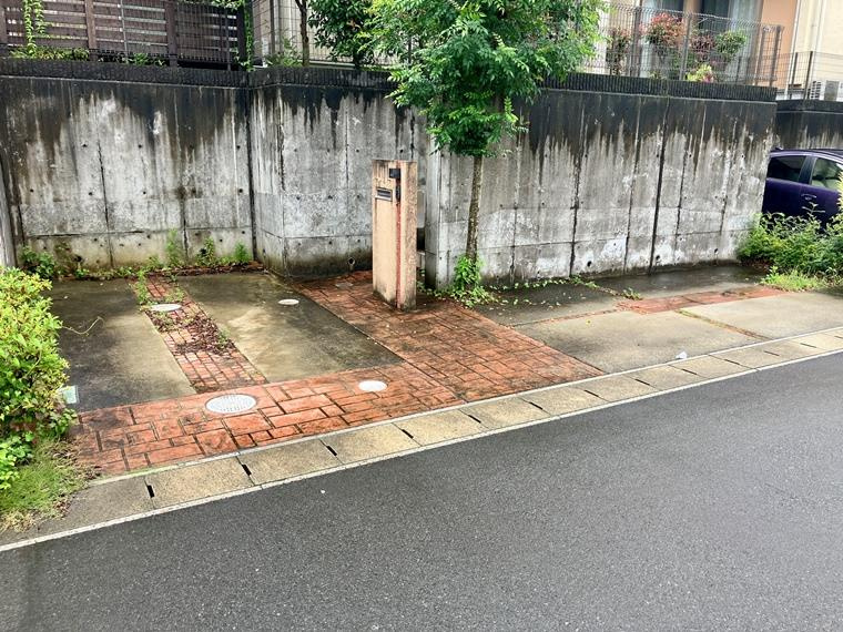 温水西戸建の駐車場