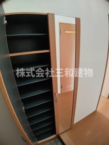 シャルム松木の玄関