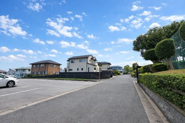 筑紫野市光が丘１丁目　売り土地の前面道路含む現地写真