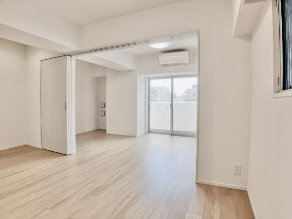 ＰＲＥＭＩＵＭ　ＣＵＢＥ　上野の居間・リビング