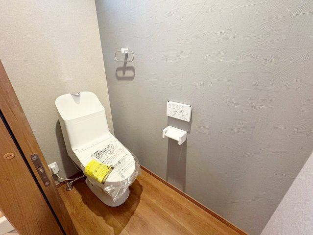 大山崎町字大山崎小字茶屋前のトイレ|多機能なウォシュレット付！温かい便座でホッと一息つけちゃう至福の空間に。（R8.3撮影）