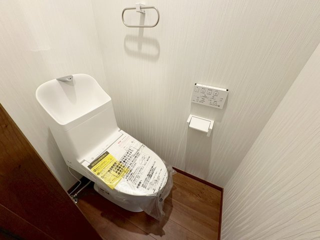 大山崎町字大山崎小字茶屋前のトイレ|1階と2階の2ヶ所に配置しており、来客時や朝の身支度時にも同時に使えて嬉しい！（R8.3撮影）