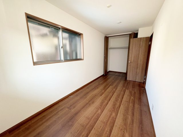 大山崎町字大山崎小字茶屋前の洋室|ベッドや机など無理なく配置できる広さとなっております。（R8.3撮影）