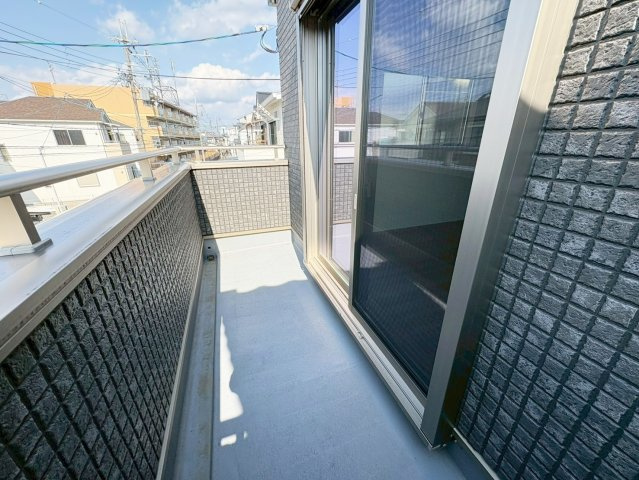 大山崎町字大山崎小字茶屋前のバルコニー|水回りとバルコニーが同じフロアにございます。階段の上り下りなくお洗濯が干せちゃいます！（R8.3撮影）