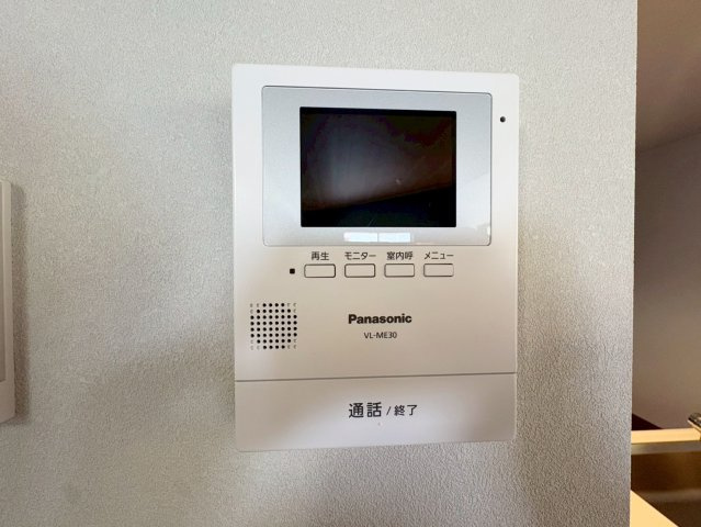 大山崎町字大山崎小字茶屋前のセキュリティ|【TV付カラーモニターホン】
モニターで訪問者を確認できるので、知らない人やセールス・勧誘など避けられて安心です！