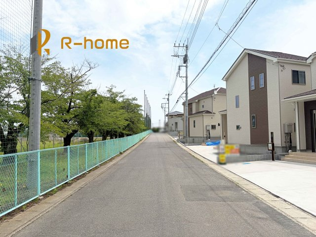 ひたちなか市足崎　新築戸建て　D号棟の前面道路含む現地写真|堂々！建物完成♪実際のお部屋をご見学可能です♪
ご見学が一番の資料！お気軽にお問い合わせ下さい♪