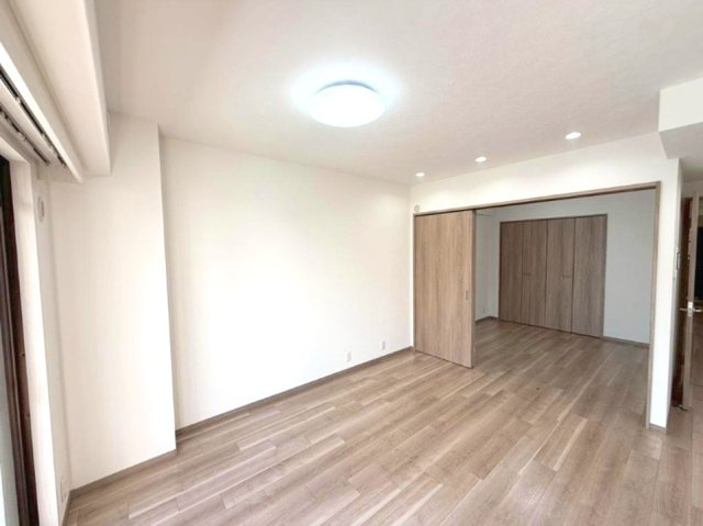 サンヴェール芦屋翠ヶ丘の洋室|各居室クローゼット×廊下収納、断捨離をする必要のないくらい収納力があるところが魅力です！

