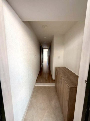 サンヴェール芦屋翠ヶ丘の玄関|住まう人も来客も入った時にワクワクさせてくれるオシャレな玄関
収納もあるので、靴がたくさんあっても安心！
気持ちの良い朝は、毎日ここからスタートしていきます
