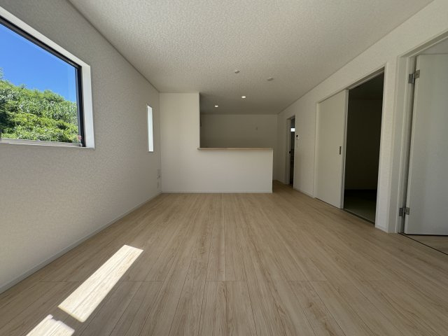 南城市玉城愛地　第1（全5棟）1・2・4号棟の玄関|1号棟　十分な収納付き玄関♪