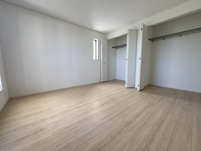 南城市玉城愛地　第1（全5棟）1・2・4号棟の洋室|1号棟　洋室9帖＋Wクロゼット付き♪