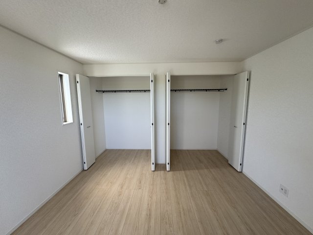 南城市玉城愛地　第1（全5棟）1・2・4号棟の収納|1号棟　洋室9帖＋Wクロゼット付き♪