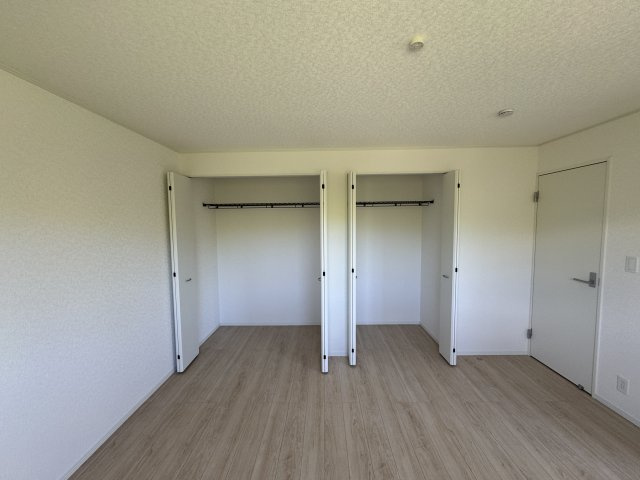 南城市玉城愛地　第1（全5棟）1・2・4号棟の洋室|1号棟　洋室9帖＋Wクロゼット付き♪