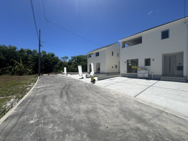 南城市玉城愛地　第1（全5棟）1・2・4号棟の前面道路含む現地写真|※南東側公道5.39m♪