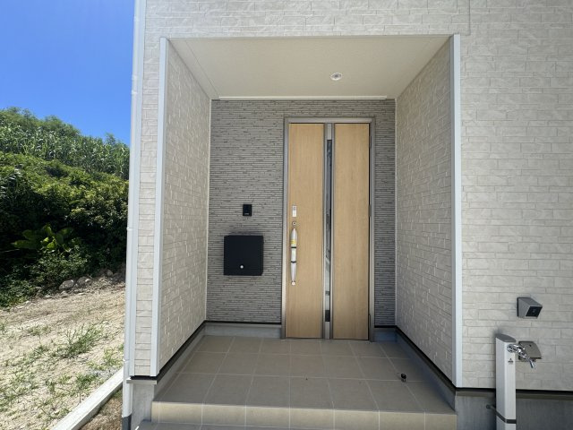 南城市玉城愛地　第1（全5棟）1・2・4号棟の玄関|1号棟　スマートキー付き♪