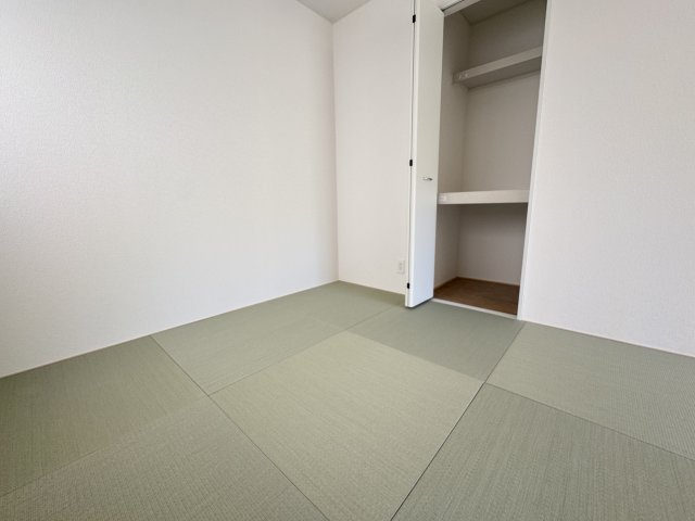 南城市玉城愛地　第1（全5棟）1・2・4号棟の和室|1号棟　洋風和室4.5帖＋収納付き♪