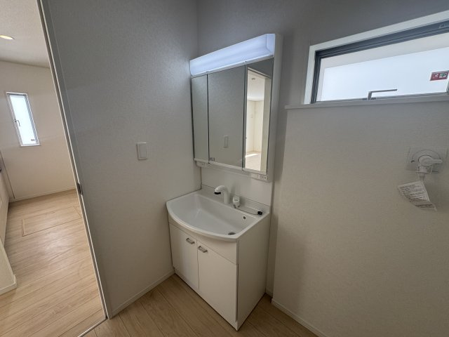 南城市玉城愛地　第1（全5棟）1・2・4号棟の脱衣所|1号棟　ゆとりある洗面室♪収納付き♪