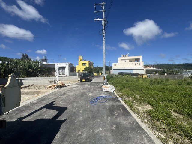 南城市玉城愛地　第1（全5棟）1・2・3・4号棟の前面道路含む現地写真|※南東側公道5.39m♪