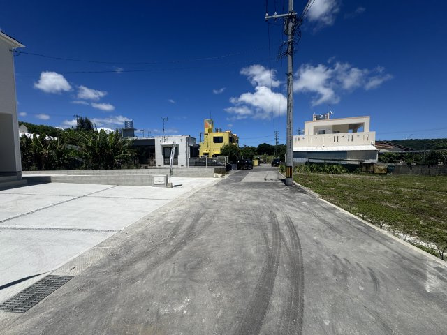 南城市玉城愛地　第1（全5棟）1・2・4号棟の前面道路含む現地写真|※南東側公道5.39m♪