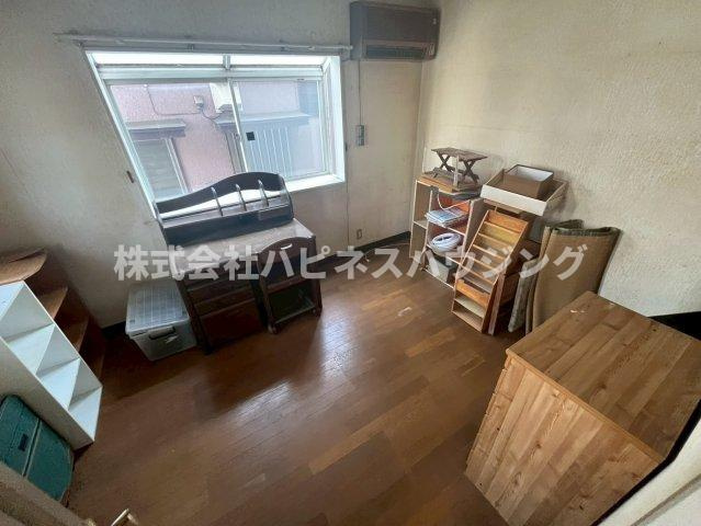 レナーズＢの洋室|天井以外クロス張替え、床クリーニング。