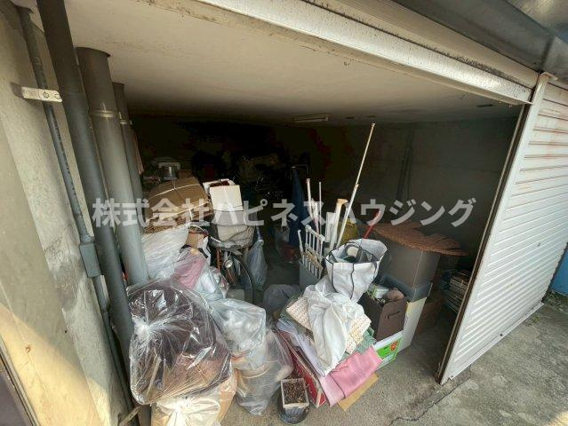 レナーズＢの駐車場|残置物撤去中
