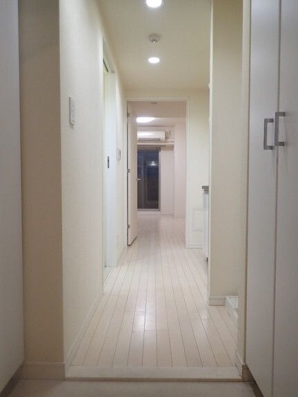 Rising place 浅草参番館の玄関