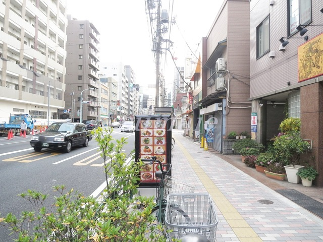 北区西ケ原１丁目の賃貸マンションのその他|マンション前の大通りです