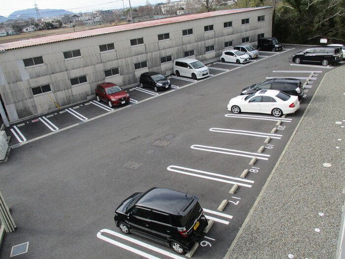 グランデ北沢Ⅱの駐車場