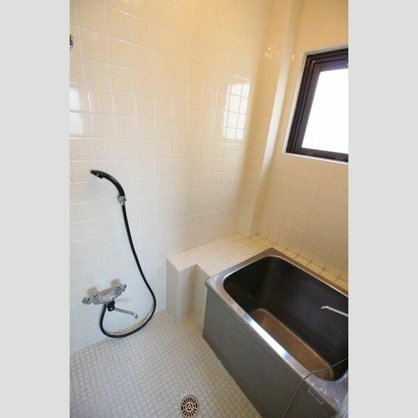 上川ビルの浴室