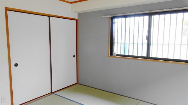 クレールミシマIIの展望|明るい色調の室内です