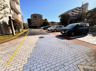 【駐車場】 | エステ・スクエア青葉の森一番館 | 敷地内に平置きの駐車スペースあり。日々の移動もスムーズです！