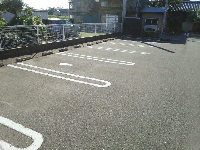 サンリットの駐車場