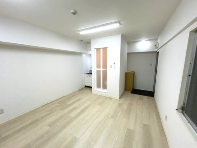 コムーネ灘の洋室
