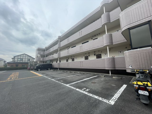 ベルドミール平戸橋1番館の駐車場