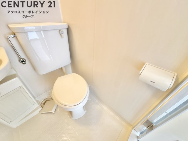 落ち着いた色調のトイレです