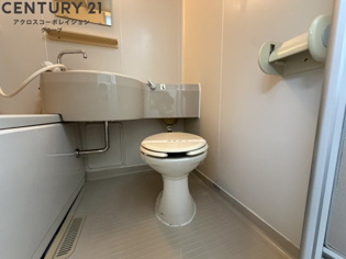 浴室内にトイレがあります☆