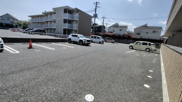 セレーナ並木の駐車場