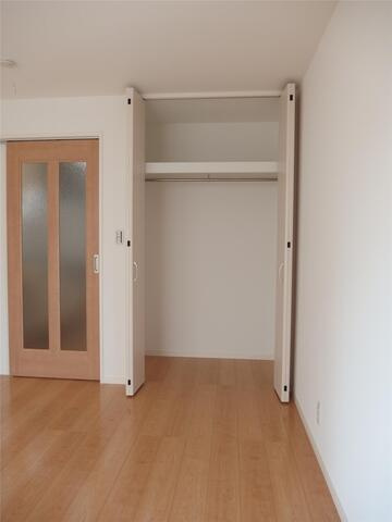 横浜市戸塚区上倉田町のアパートの収納|ハンガーラック付きで楽々収納♪