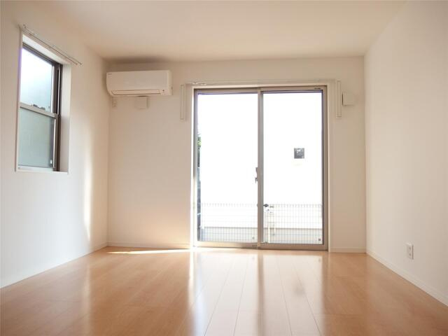 横浜市戸塚区上倉田町のアパートの居間・リビング|2面採光のリビング♪