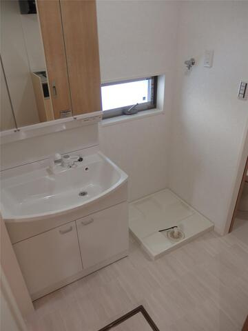 横浜市戸塚区上倉田町のアパートの洗面所|人気の独立洗面台♪