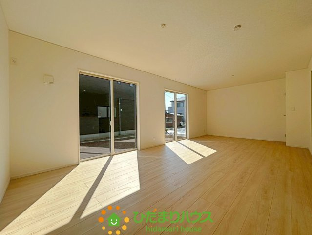 古河市中田第7　新築一戸建て　クレイドルガーデンの居間・リビング|広々としていて、ゆったりと過ごせそうな素敵な空間ですね！