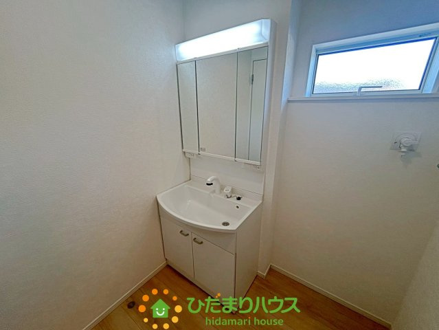 古河市中田第7　新築一戸建て　クレイドルガーデンの独立洗面台|家族みんなが快適に利用できる、機能的な洗面スペースですね！