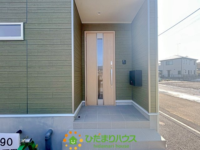 古河市中田第7　新築一戸建て　クレイドルガーデンの玄関|お家の第一印象を飾る、センスあふれる玄関ですね！